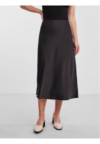 YAS Spódnica trapezowa Pella 26030737 Czarny Regular Fit. Kolor: czarny. Materiał: syntetyk