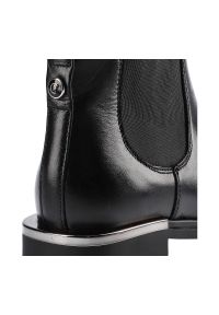 Czarne Botki Carinii Damskie Modne Obuwie Jesienne. Okazja: na randkę. Kolor: czarny. Szerokość cholewki: normalna. Wzór: aplikacja. Materiał: guma, skóra. Sezon: jesień. Obcas: na obcasie. Styl: elegancki. Wysokość obcasa: niski #5