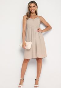Born2be - Beżowa Sukienka z Wiskozy na Cienkich Ramiączkach z Regulacją Ozdobiona Lampasem i Haftem Nelrissa. Okazja: na imprezę. Typ kołnierza: dekolt w kształcie V. Kolor: beżowy. Materiał: wiskoza. Długość rękawa: na ramiączkach. Wzór: aplikacja, haft #4