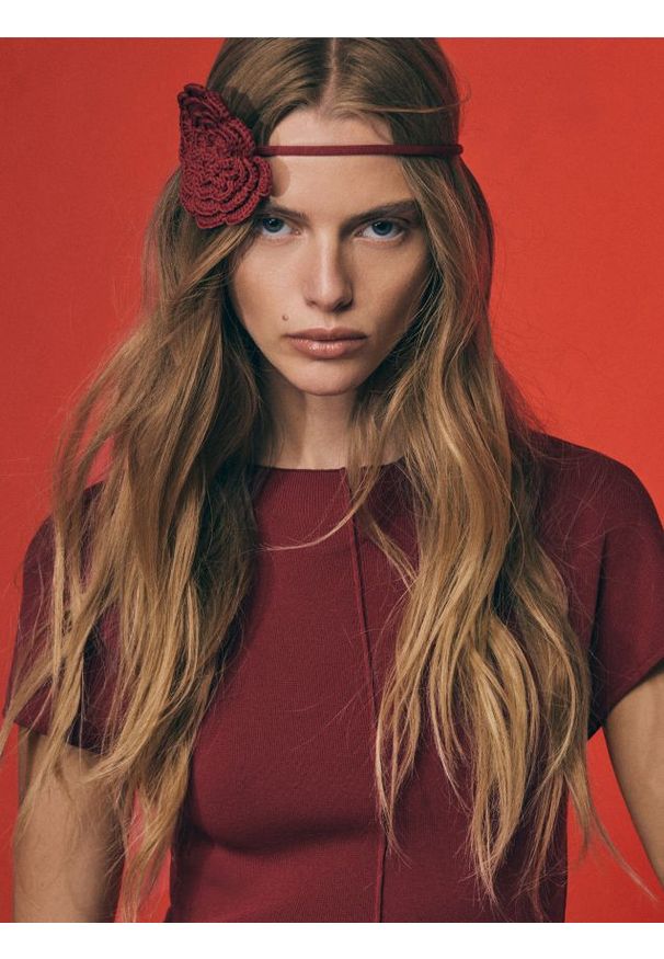 Reserved - Sukienka maxi z ozdobnym paskiem - czerwony. Kolor: czerwony. Materiał: dzianina, wiskoza. Długość: maxi