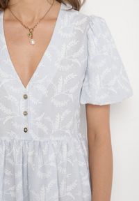 Born2be - Niebieska Rozkloszowana Sukienka z Guzikami i Bufiastymi Rękawami Ateluna. Okazja: na co dzień. Kolor: niebieski. Typ sukienki: rozkloszowane. Styl: casual, elegancki #7