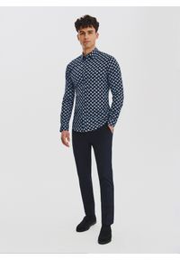 Pako Lorente - PAKO LORENTE – Granatowa koszula w kwiaty. Kolor: czarny, niebieski. Materiał: elastan, bawełna. Długość rękawa: długi rękaw. Długość: długie. Wzór: kwiaty #7