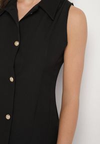 Born2be - Czarna Koszulowa Sukienka z Ozdobnymi Guzikami Redellee. Okazja: na spacer, na co dzień. Typ kołnierza: kołnierzyk klasyczny. Kolor: czarny. Typ sukienki: koszulowe. Styl: casual, klasyczny #2