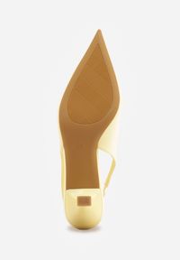Renee - Żółte Czółenka Sandały Vices na Kaczuszce Typu Slingback Ozdobione Metaliczną Aplikacją Lilarunea. Okazja: na co dzień. Kolor: żółty. Materiał: jeans. Wzór: aplikacja. Sezon: lato. Obcas: na szpilce. Styl: elegancki, casual #4