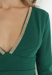 Born2be - Ciemnozielona Sukienka Dopasowana z Cyrkoniami Dennie. Kolor: zielony. Typ sukienki: asymetryczne. Długość: mini #4