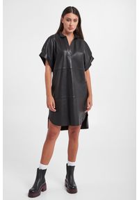 Notes du Nord - Sukienka Emma NOTES DU NORD. Materiał: skóra. Typ sukienki: oversize. Długość: mini #3