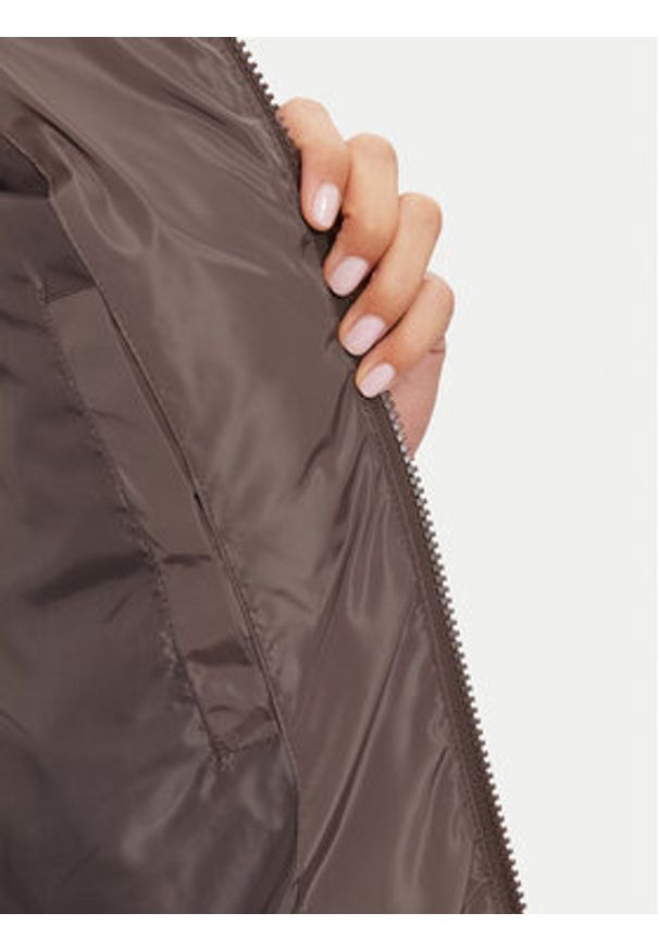 Karl Kani Kurtka zimowa Retro Essential 61760003 Beżowy Regular Fit. Kolor: beżowy. Materiał: syntetyk. Sezon: zima. Styl: retro