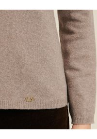 Luisa Spagnoli - LUISA SPAGNOLI - Beżowy sweter z golfem CALCO. Typ kołnierza: golf. Kolor: beżowy. Materiał: materiał, prążkowany