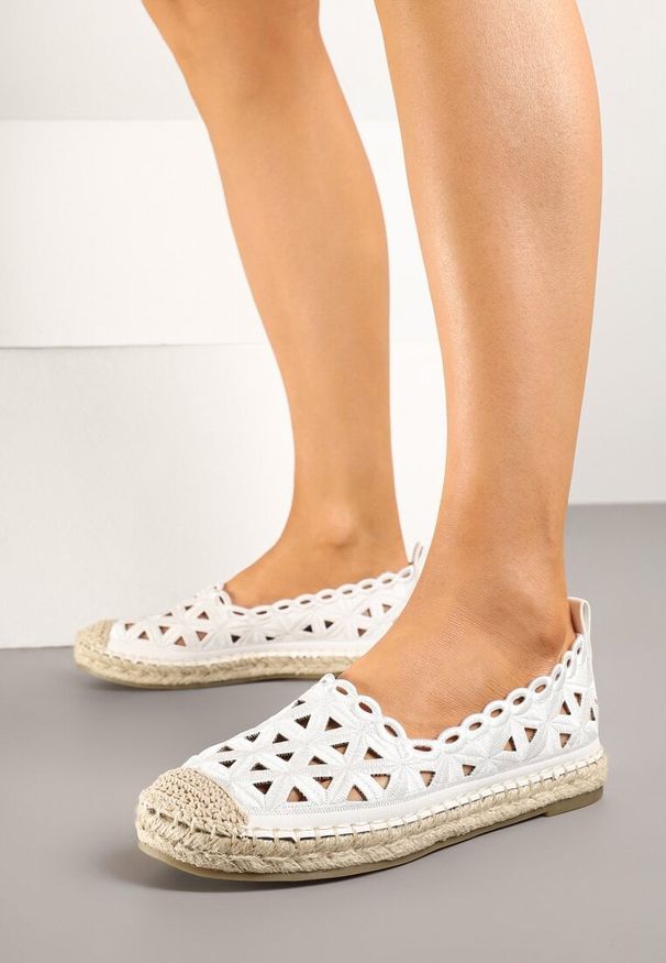 Born2be - Białe Espadryle z Ażurową Cholewką i Plecionką Odine. Okazja: na co dzień. Kolor: biały. Szerokość cholewki: normalna. Wzór: ażurowy. Sezon: lato. Styl: casual