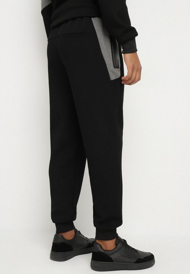 Born2be - Czarne Spodnie Dresowe Joggery ze Ściągaczami i Kontrastowymi Wstawkami Napova. Okazja: na co dzień. Kolor: czarny. Materiał: dresówka. Styl: klasyczny, elegancki, casual