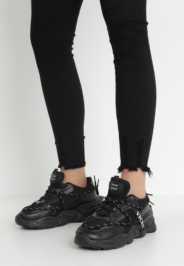 Born2be - Czarne Spodnie Skinny Nyryore. Kolor: czarny. Styl: elegancki