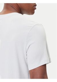 Nike T-Shirt HJ3466 025 Szary Regular Fit. Kolor: szary. Materiał: bawełna #5