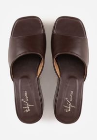 Born2be - Brązowe Minimalistyczne Klapki na Koturnie z Kwadratowym Noskiem Mosing. Okazja: na co dzień, do pracy. Kolor: brązowy. Sezon: lato. Obcas: na koturnie. Styl: casual, klasyczny, elegancki. Wysokość obcasa: średni #4