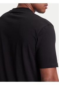 Karl Lagerfeld - KARL LAGERFELD T-Shirt 755143 553225 Czarny Regular Fit. Typ kołnierza: dekolt w karo. Kolor: czarny. Materiał: bawełna