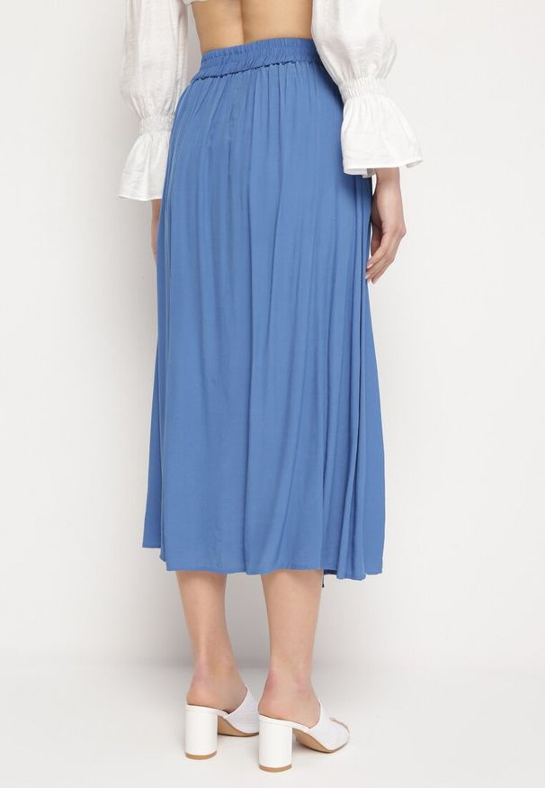 Born2be - Niebieska Spódnica Maxi z Guzikami i Gumką w Pasie Aurorsa. Okazja: na co dzień. Kolor: niebieski. Styl: klasyczny, elegancki, casual