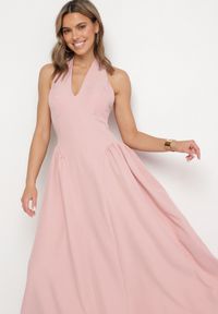 Born2be - Różowa Sukienka o Rozkloszowanym Kroju z Wiązanym Dekoltem Halter Senicea. Okazja: na spacer, na co dzień. Typ kołnierza: dekolt halter. Kolor: różowy. Typ sukienki: proste. Styl: casual #5