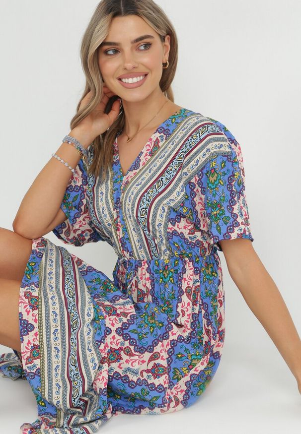 Born2be - Niebieska Sukienka Midi z Wiskozy z Gumką w Talii z Szerokimi Rękawami Damatia. Kolor: niebieski. Materiał: wiskoza. Długość rękawa: krótki rękaw. Długość: midi