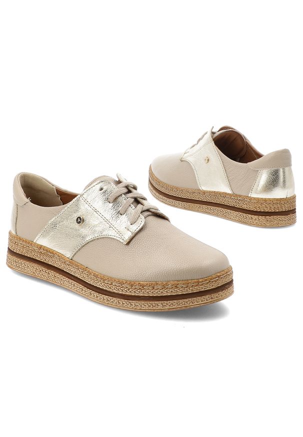 Półbuty damskie Armodo, cholewka ze skóry naturalnej gładkiej z metaliczną wstawką klasyczne sznurowanie zaokrąglony nosek gruba warstwowa podeszwa w. Okazja: na co dzień. Zapięcie: sznurówki. Kolor: złoty. Materiał: skóra. Szerokość cholewki: normalna. Wzór: gładki. Styl: klasyczny