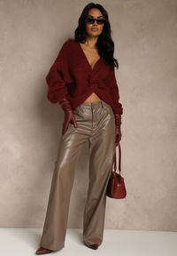 Renee - Bordowy Oversizowy Sweter z Dodatkiem Wełny Zdobiony Węzłem Lawedana. Kolor: czerwony. Materiał: wełna. Wzór: aplikacja #4