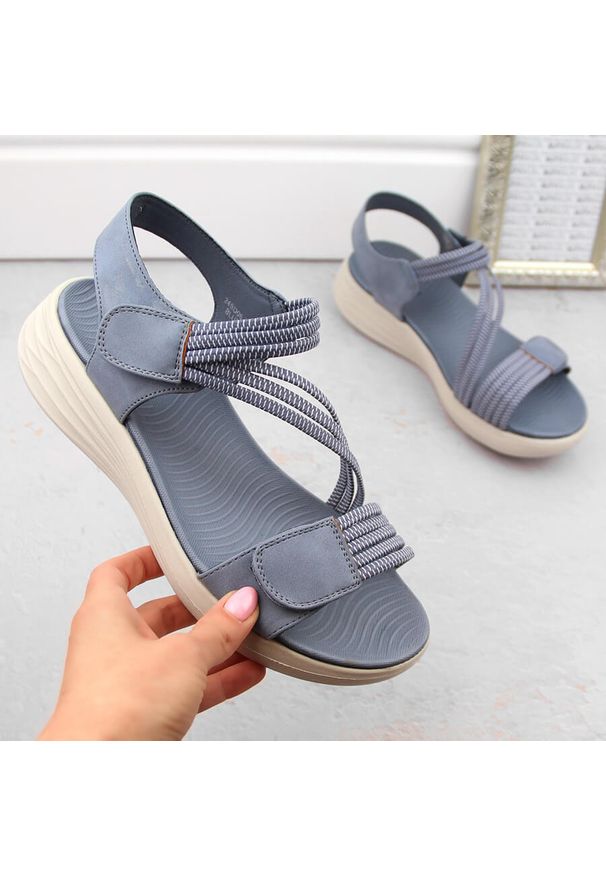 Sandały damskie komfortowe na rzepy z gumkami niebieskie eVento 7056. Zapięcie: rzepy. Kolor: niebieski. Materiał: skóra ekologiczna