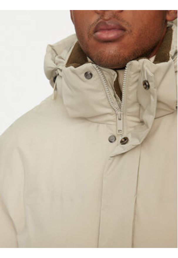 Lindbergh Płaszcz zimowy 30-303029A Zielony Relaxed Fit. Kolor: zielony. Materiał: syntetyk. Sezon: zima
