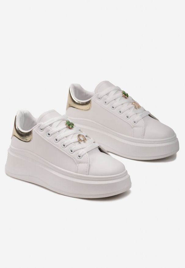 Born2be - Biało-Złote Sneakersy na Grubej Podeszwie z Kwiatami i Cyrkoniami Silvaema. Okazja: na co dzień. Kolor: biały. Wzór: kwiaty