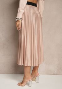 Renee - Jasnobeżowa Plisowana Spódnica Rozkloszowana z Gumką w Talii Noriri. Okazja: na co dzień. Kolor: beżowy. Styl: klasyczny, elegancki, casual #3