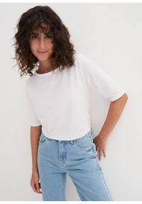 bonprix - T-shirt z dekoltem w łódkę. Kolor: biały. Materiał: bawełna. Długość rękawa: krótki rękaw. Długość: krótkie. Wzór: gładki. Styl: sportowy #1