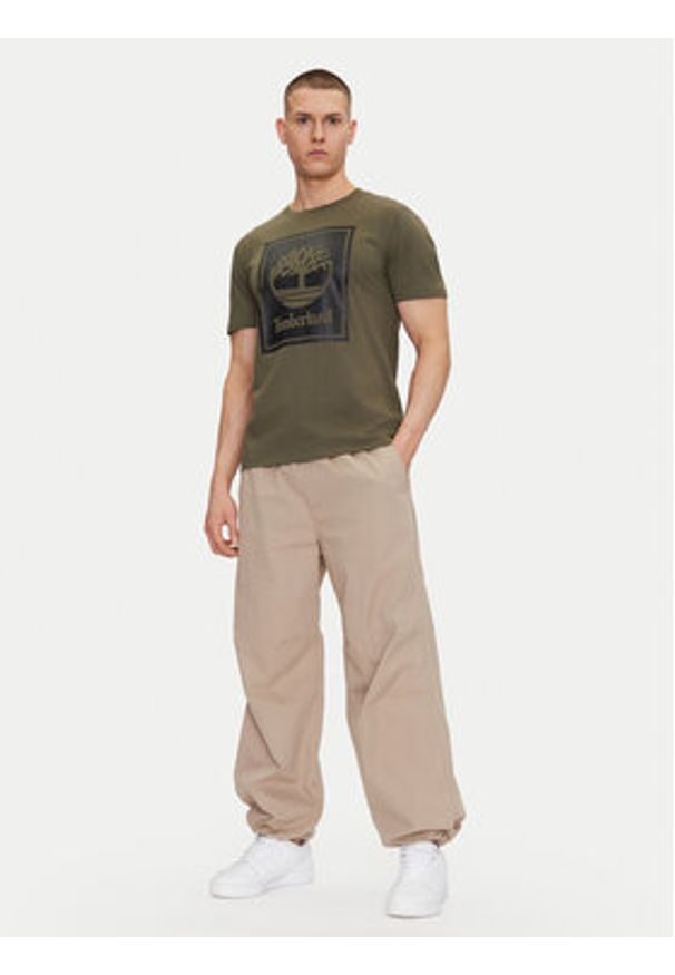 Timberland T-Shirt TB0A5WQQ Zielony Regular Fit. Kolor: zielony. Materiał: bawełna