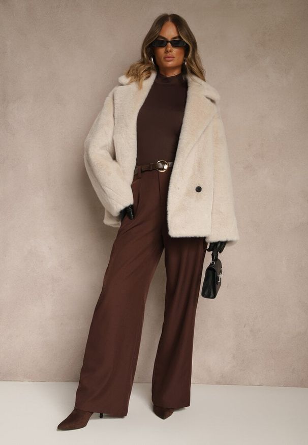 Renee - Beżowa Dwurzędowa Kurtka Futerko o Fasonie Oversize Manella. Okazja: na co dzień. Kolor: beżowy. Materiał: futro. Wzór: aplikacja. Styl: casual