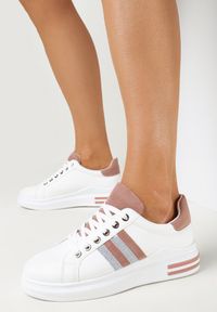 Born2be - Biało-Różowe Sneakersy Ienaine. Zapięcie: sznurówki. Kolor: biały. Materiał: materiał, zamsz. Szerokość cholewki: normalna. Obcas: na platformie. Sport: turystyka piesza #4