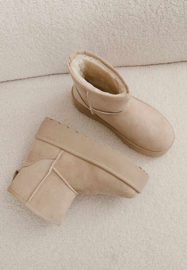 Born2be - Ciemnobeżowe Śniegowce na Platformie z Wsuwaną Cholewką Irialia. Okazja: na co dzień, do pracy. Zapięcie: zamek. Kolor: beżowy. Materiał: wełna, jeans. Szerokość cholewki: normalna. Sezon: zima. Obcas: na platformie. Styl: elegancki, casual