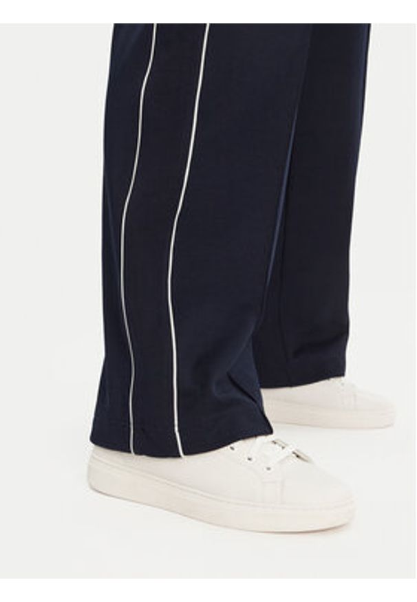 Lacoste Spodnie dresowe XF7260 Granatowy Relaxed Fit. Kolor: niebieski. Materiał: syntetyk, bawełna