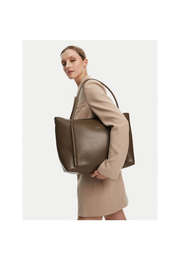 Torebka Calvin Klein. Kolor: brązowy