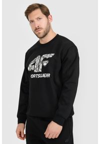 4f - 4F Bluza dresowa nierozpinana bez kaptura męska - czarna XL. Okazja: na spacer, do pracy, na co dzień. Typ kołnierza: bez kaptura. Kolor: czarny. Materiał: dresówka. Styl: casual, klasyczny. Sport: turystyka piesza #1