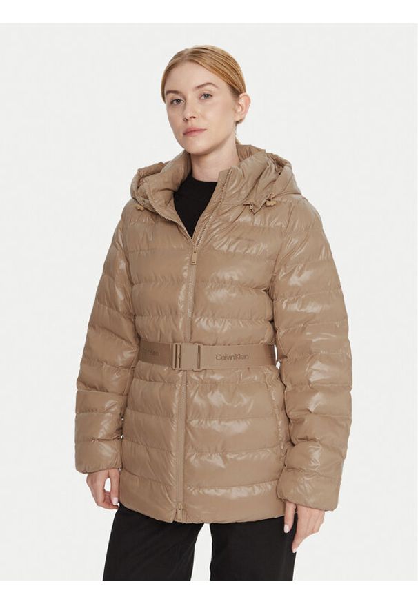 Calvin Klein Kurtka zimowa LV044D542G Beżowy Regular Fit. Kolor: beżowy. Materiał: syntetyk. Sezon: zima