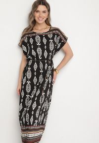 Born2be - Czarna Pudełkowa Sukienka z Wiskozy w Etniczny Wzór Mirosela. Okazja: na co dzień. Kolor: czarny. Materiał: wiskoza. Długość rękawa: krótki rękaw. Styl: klasyczny, casual, elegancki #2