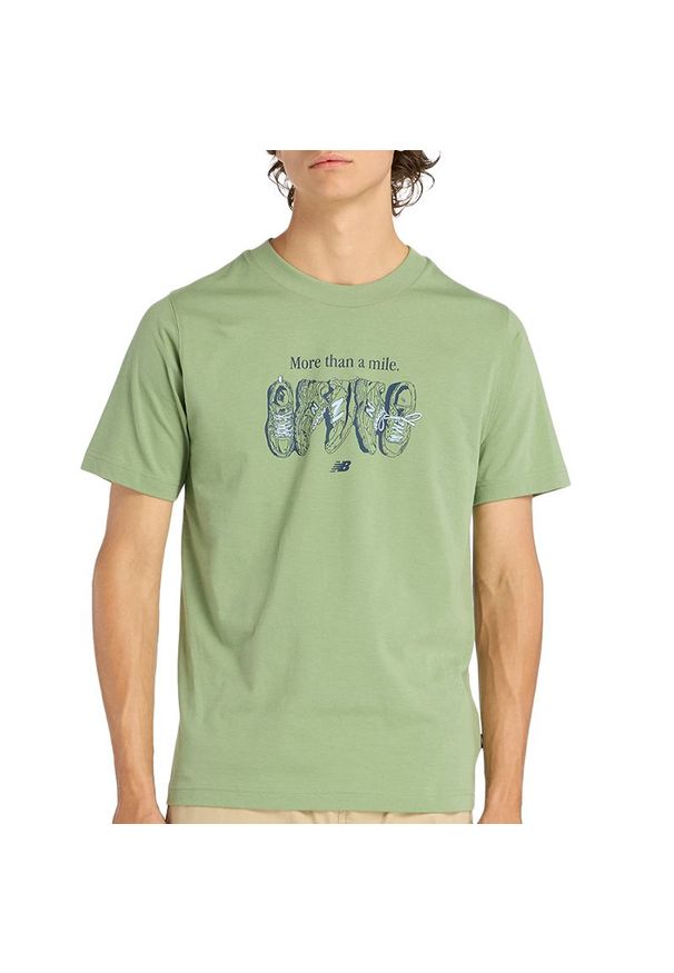 Koszulka męska New Balance MT61778SAAR - zielona. Kolor: zielony. Materiał: bawełna. Długość rękawa: krótki rękaw. Długość: krótkie