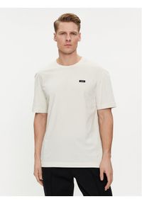 Calvin Klein T-Shirt K10K112749 Beżowy Comfort Fit. Kolor: beżowy. Materiał: bawełna #1