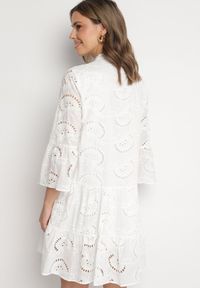 Born2be - Biała Rozkloszowana Sukienka Boho z Haftowanej Tkaniny z Bawełny Loraviel. Okazja: na spacer, na co dzień, na imprezę. Typ kołnierza: dekolt w kształcie V. Kolor: biały. Materiał: tkanina, bawełna. Wzór: haft. Styl: boho #5