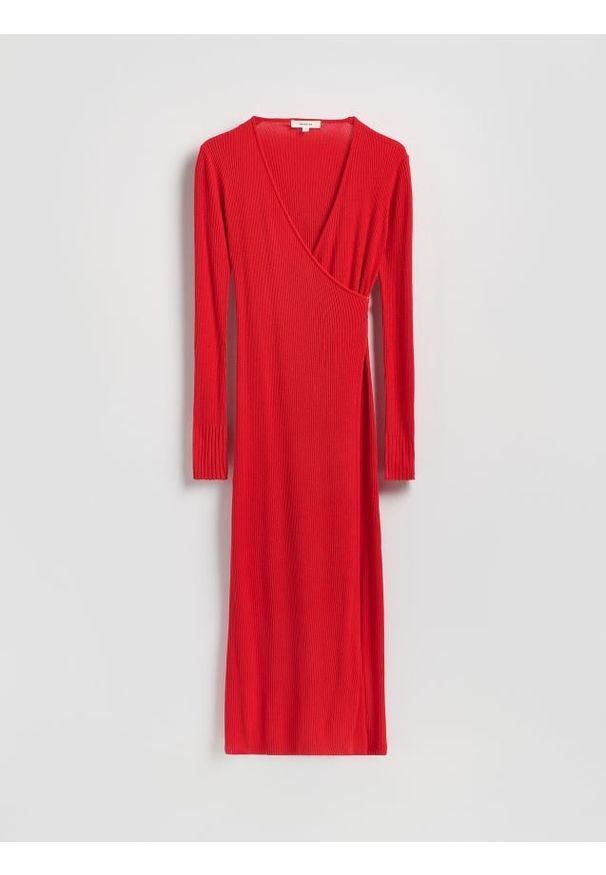 Reserved - Prążkowana sukienka z wiązaniem - czerwony. Kolor: czerwony. Materiał: prążkowany