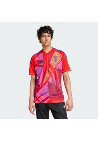 Adidas - Koszulka Juventus 24/25 Short Sleeve Goalkeeper. Kolor: czerwony, wielokolorowy, niebieski. Materiał: materiał. Długość rękawa: krótki rękaw. Długość: krótkie
