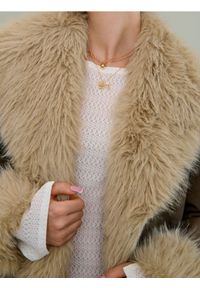 Sinsay - Naszyjnik z zawieszką z błyszczącym wykończeniem - złoty. Materiał: złote. Kolor: złoty #1