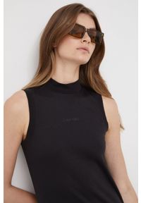 Calvin Klein sukienka bawełniana kolor czarny mini prosta. Okazja: na co dzień. Kolor: czarny. Materiał: bawełna. Wzór: nadruk. Typ sukienki: proste. Styl: casual. Długość: mini