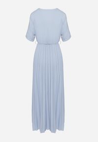 Born2be - Niebieska Sukienka Plisowana Maxi z Wiązanym Paskiem Dianiza. Kolor: niebieski. Materiał: materiał. Długość: maxi #4