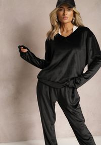 Renee - Czarny Komplet Dresowy z Weluru Luźna Bluza z Dekoltem w V i Elastyczne Spodnie z Kieszeniami Esparkia. Kolor: czarny. Materiał: welur, dresówka