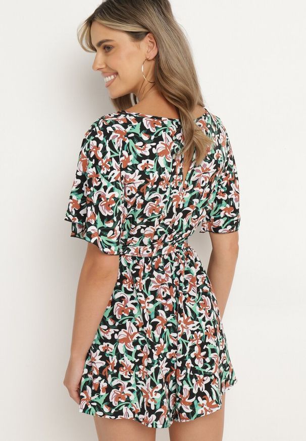 Born2be - Czarno-Zielony Kombinezon z Gumką w Pasie z Materiałowym Paskiem Tessianna. Okazja: na co dzień. Kolor: czarny. Materiał: materiał. Styl: casual, elegancki