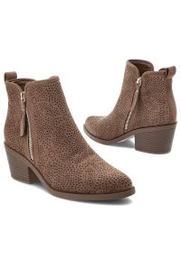 Brązowe Botki S.Barski Modne Obuwie Damskie W Stylu Boho. Kolor: brązowy. Materiał: syntetyk, materiał. Szerokość cholewki: normalna. Wzór: ażurowy, aplikacja. Sezon: jesień, wiosna. Obcas: na obcasie. Styl: boho. Wysokość obcasa: średni #7