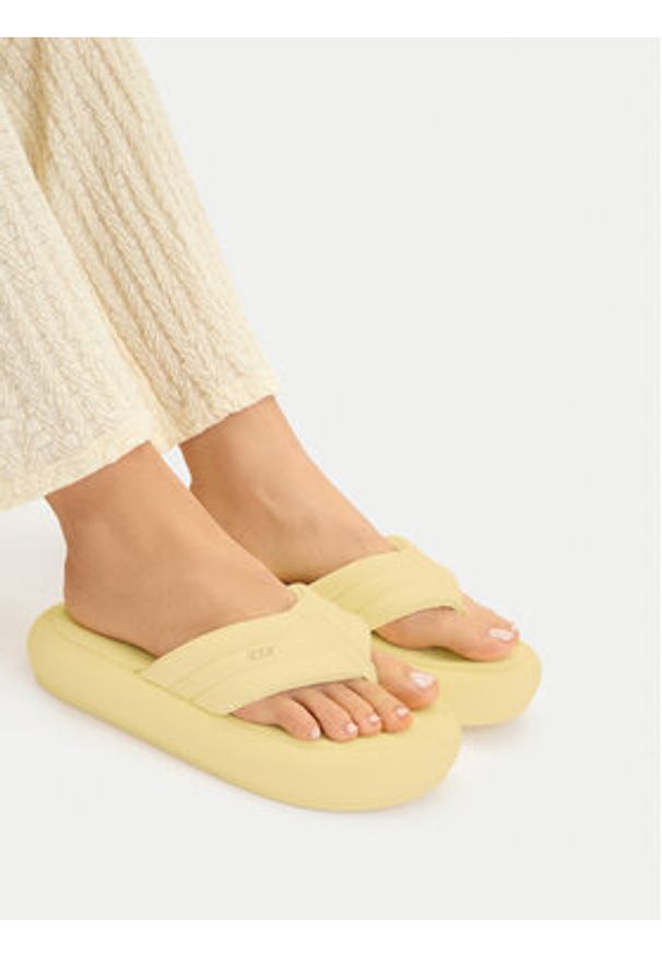 Roxy Japonki CEOWB-3CK003 Żółty jasny. Kolor: żółty. Materiał: skóra