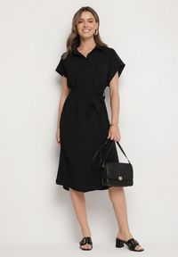 Born2be - Czarna Sukienka z Bawełną i Ozdobnym Paskiem Savanire. Okazja: na co dzień. Kolor: czarny. Materiał: bawełna. Typ sukienki: koszulowe. Styl: elegancki, klasyczny, casual #4
